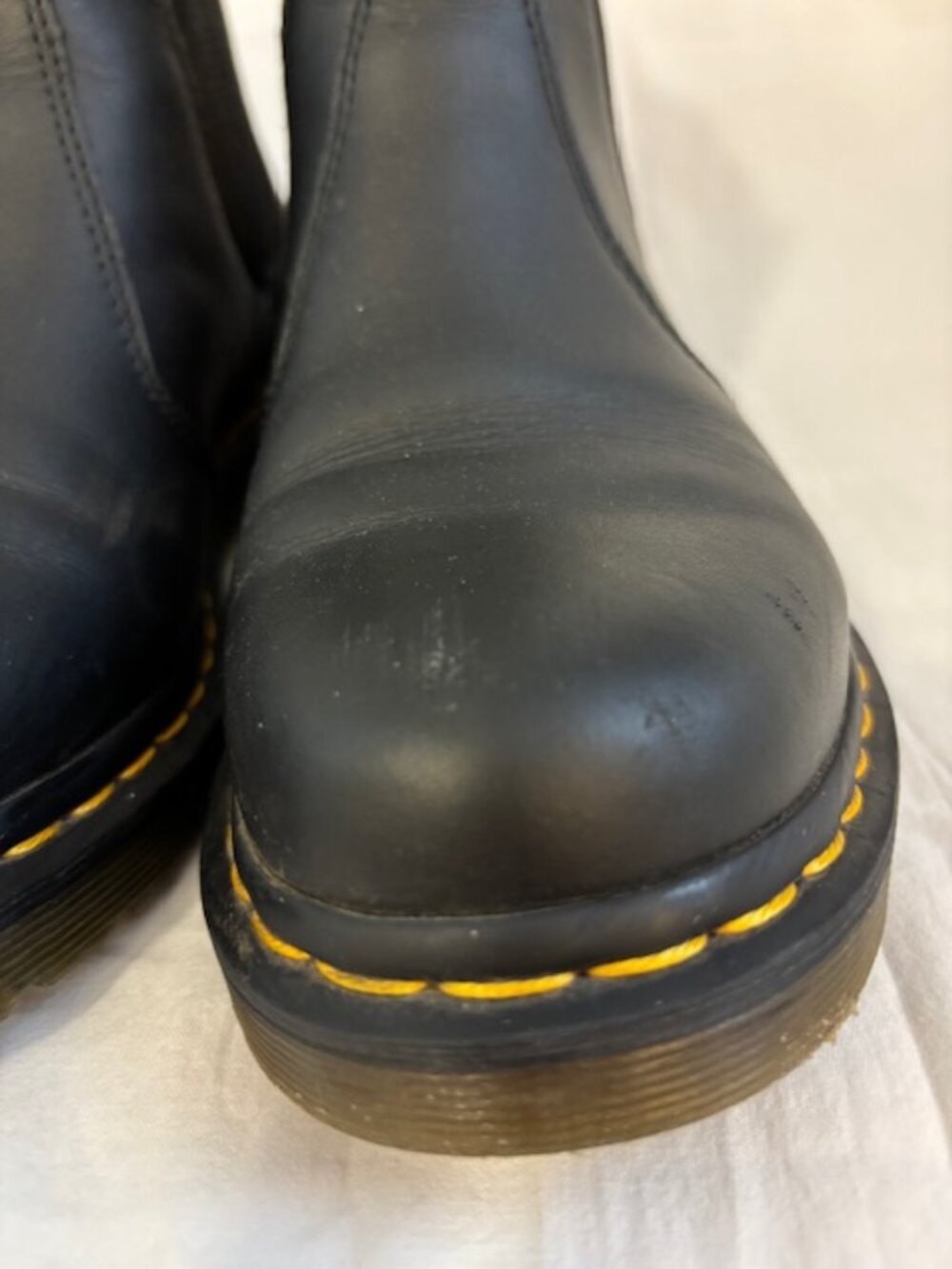 Dr. Martens 2976 Chelsea Boot Women's Size 9 US - Picture 4 of 13
